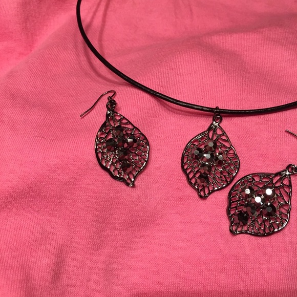 Gorgeous set necklace & earrings light weight NWT - Picture 5 of 8